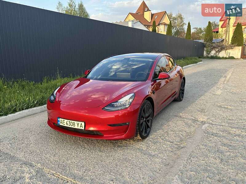 Tesla Model 3 (2019)