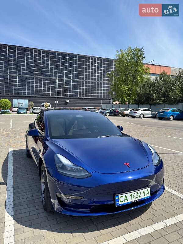 Tesla Model 3 (2023)