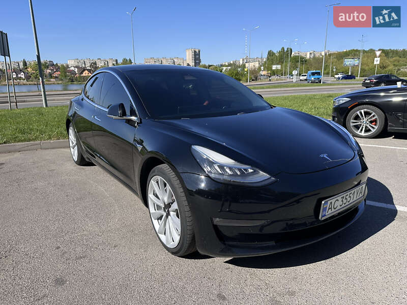 Tesla Model 3 (2019)