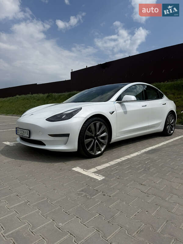 Tesla Model 3 (2018)