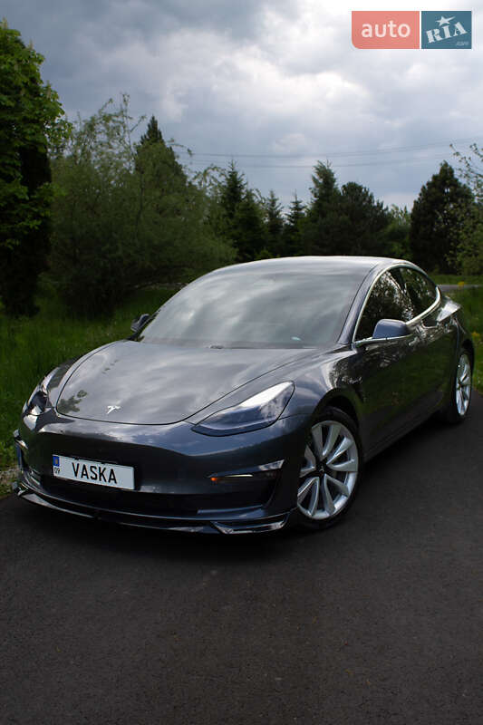 Tesla Model 3 (2018)