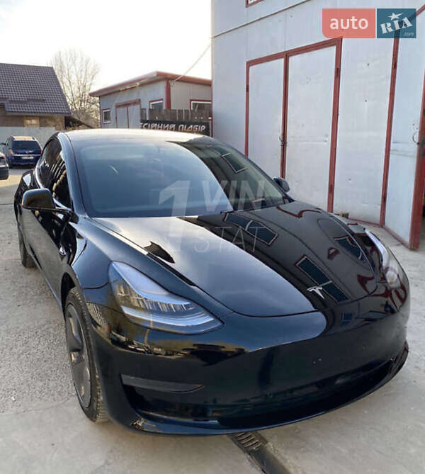 Tesla Model 3 (2019)