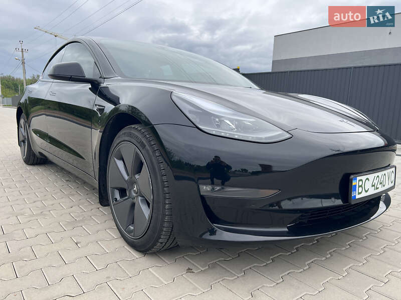 Tesla Model 3 (2022)