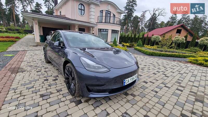 Tesla Model 3 (2022)