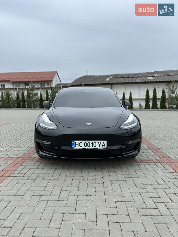 Tesla Model 3 (2019)