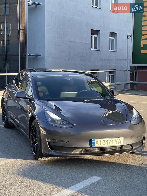 Tesla Model 3 (2022)