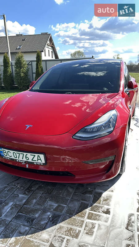 Tesla Model 3 (2019)