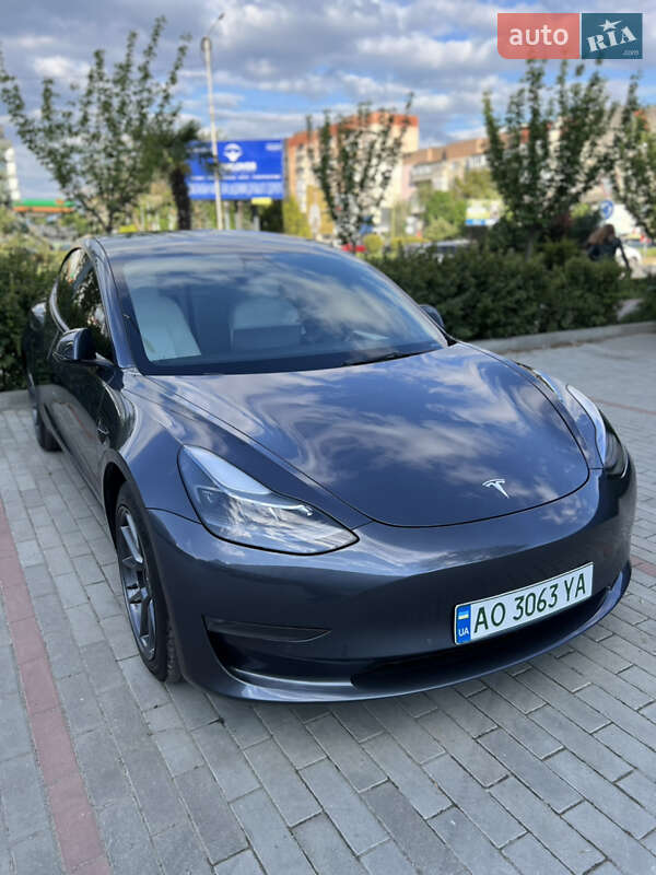 Tesla Model 3 (2022)