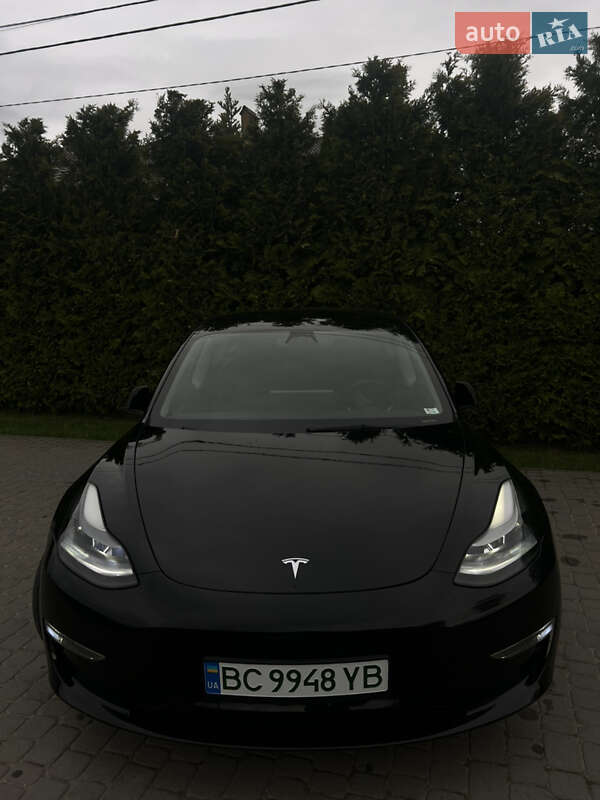 Tesla Model 3 (2022)