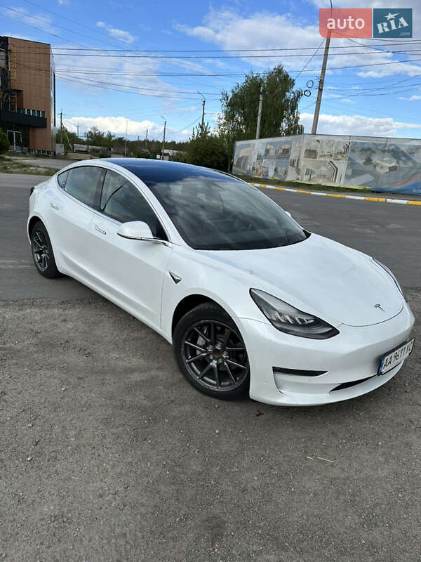 Tesla Model 3 (2019)