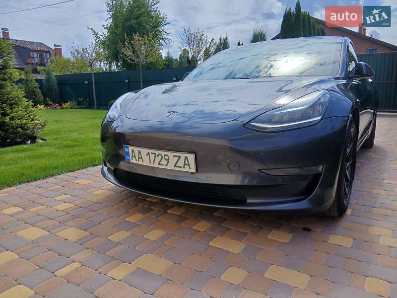 Tesla Model 3 (2019)
