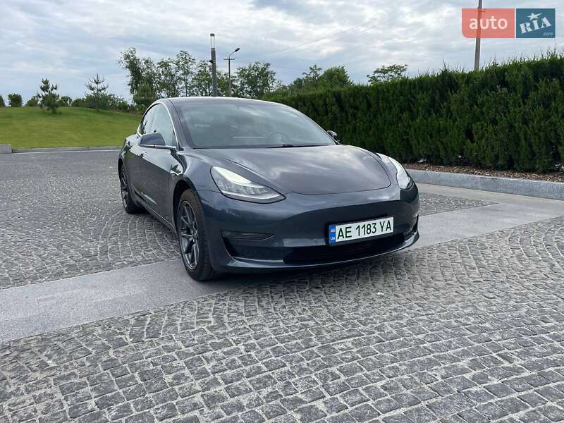 Tesla Model 3 (2018)
