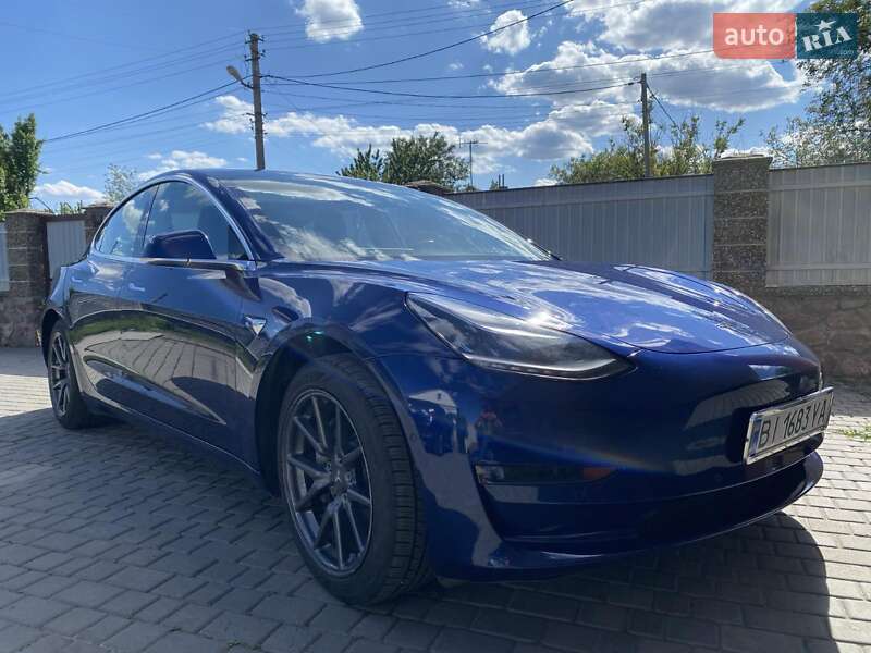 Tesla Model 3 (2019)