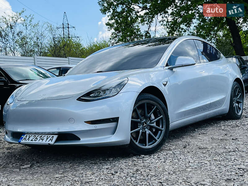 Tesla Model 3 (2018)
