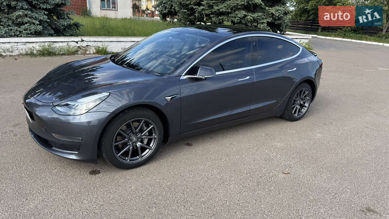 Tesla Model 3 (2020)