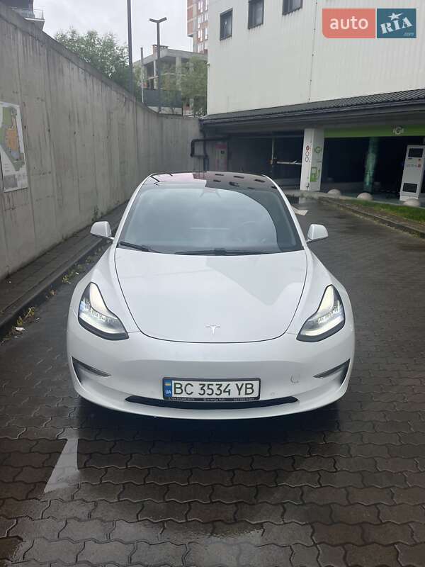 Tesla Model 3 (2018)