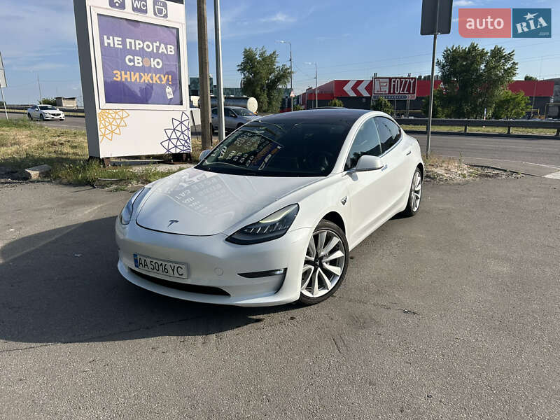 Tesla Model 3 (2018)