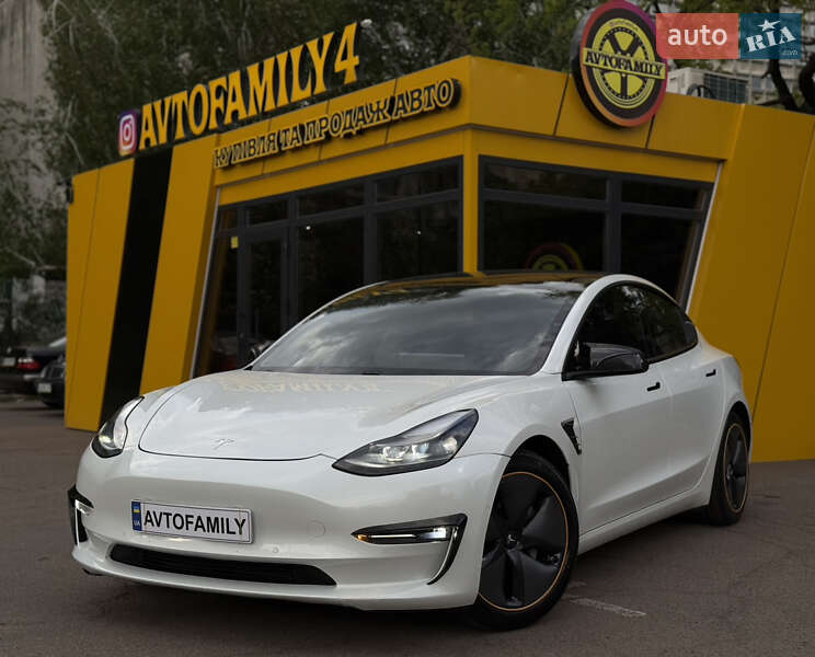 Tesla Model 3 (2021)