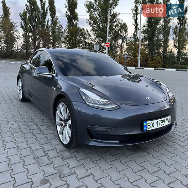 Tesla Model 3 (2019)