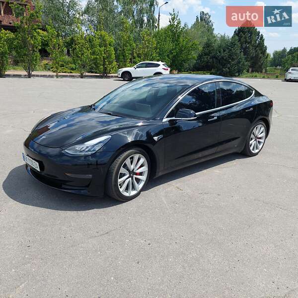 Tesla Model 3 (2019)