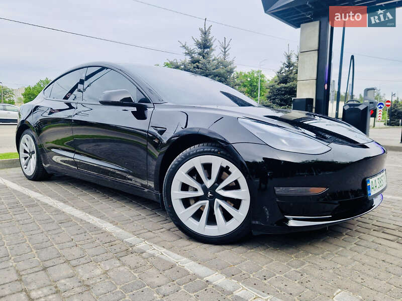 Tesla Model 3 (2023)