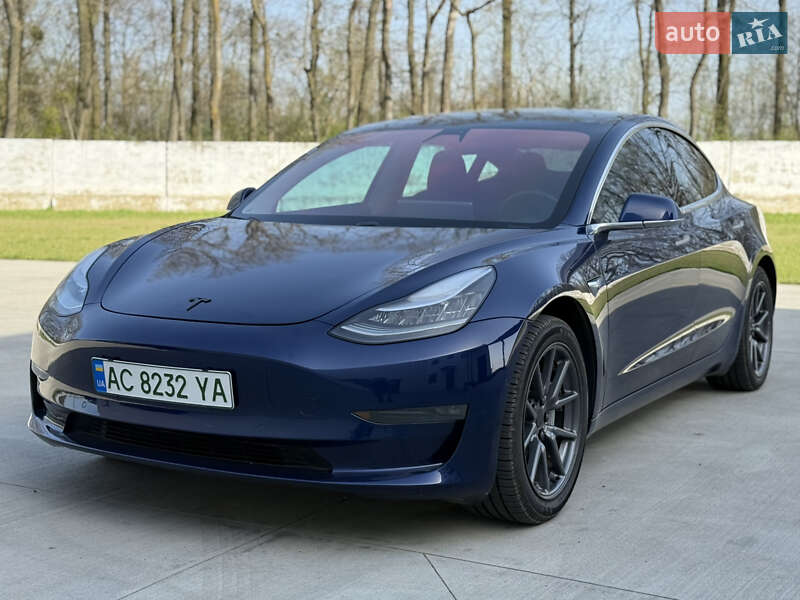 Tesla Model 3 (2019)