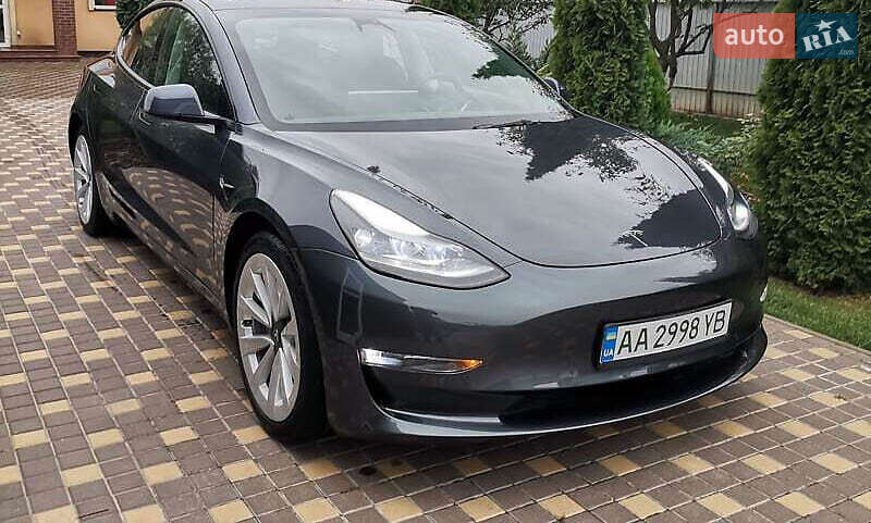 Tesla Model 3 (2022)