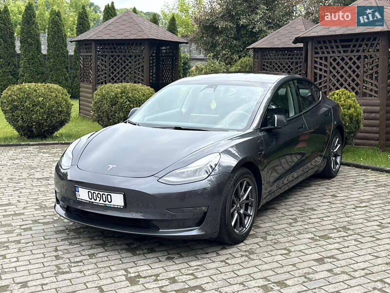 Tesla Model 3 (2021)