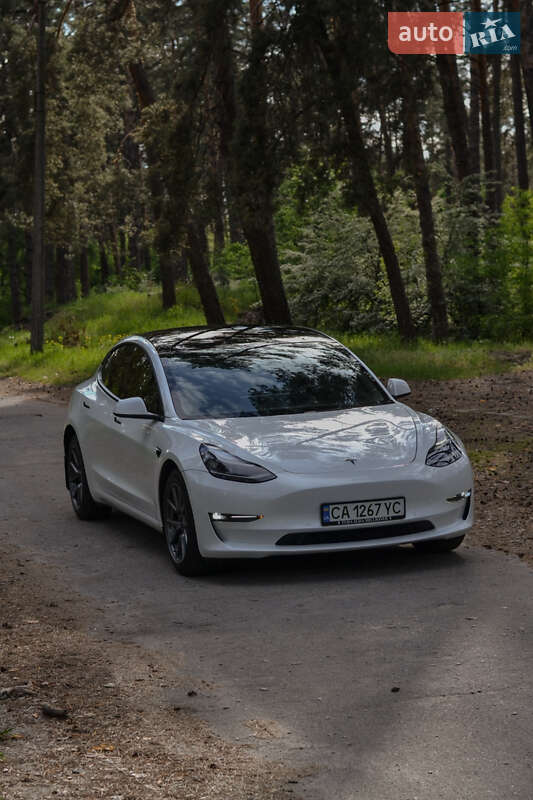 Tesla Model 3 (2021)
