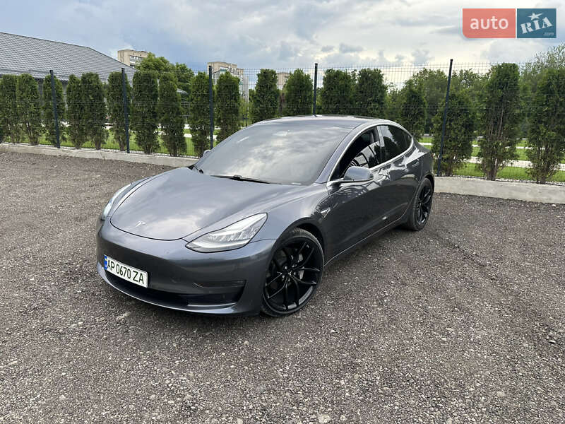 Tesla Model 3 (2018)