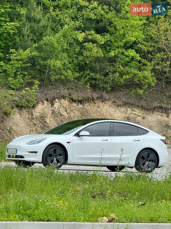 Tesla Model 3 (2021)