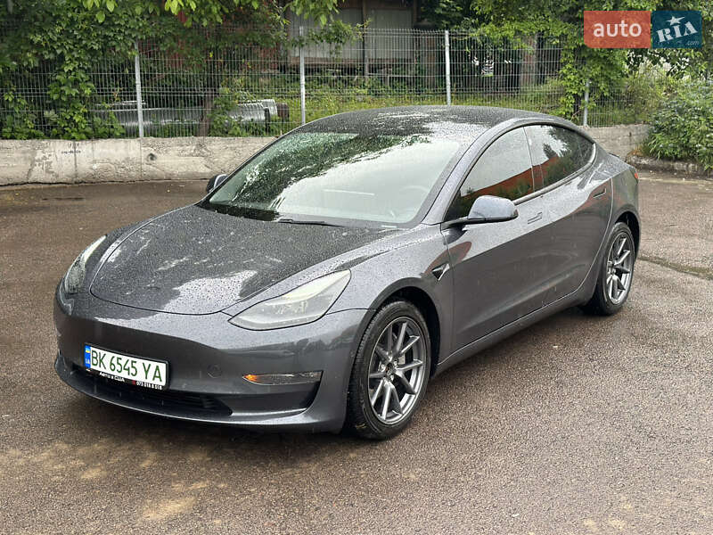 Tesla Model 3 (2021)