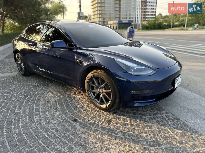Tesla Model 3 (2022)