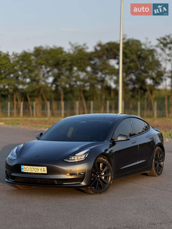 Tesla Model 3 (2018)