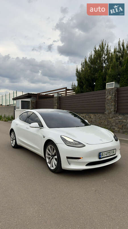 Tesla Model 3 (2019)