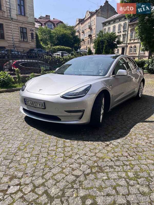 Tesla Model 3 (2018)