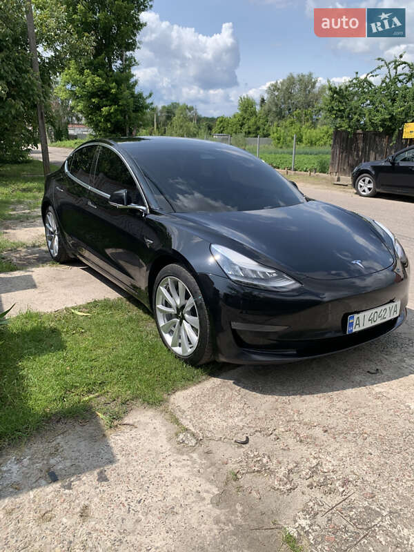 Tesla Model 3 (2019)