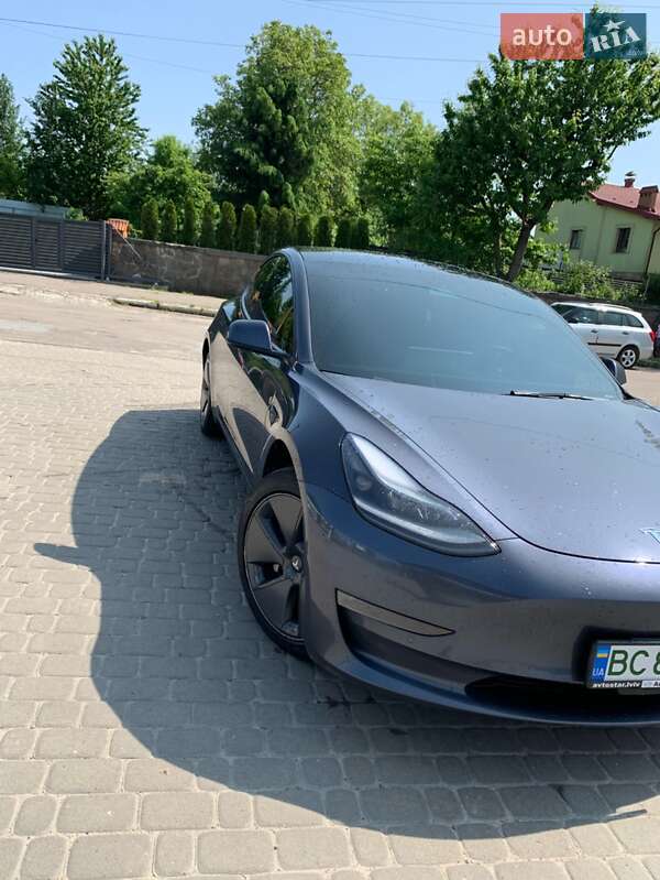 Tesla Model 3 (2021)