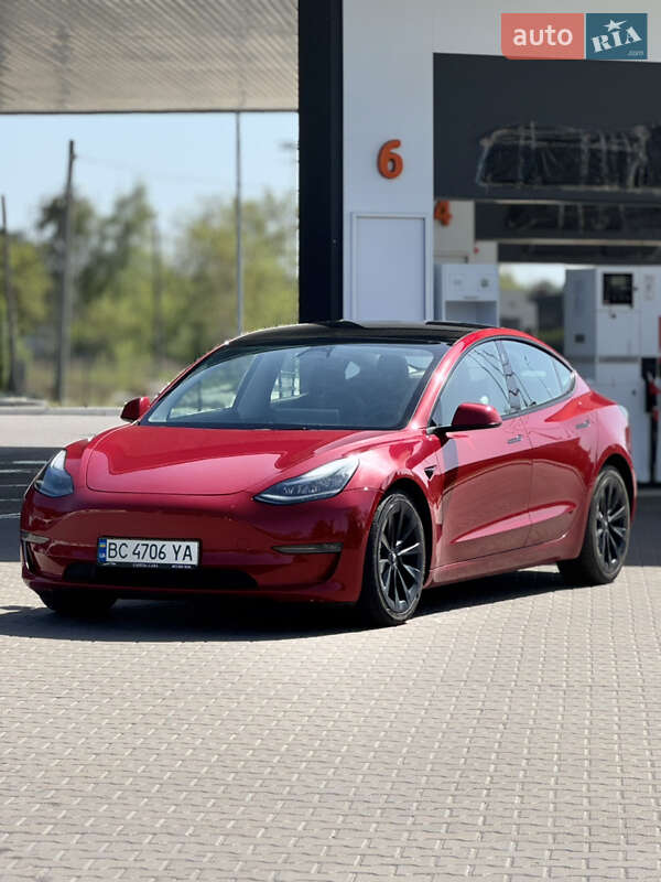 Tesla Model 3 (2022)