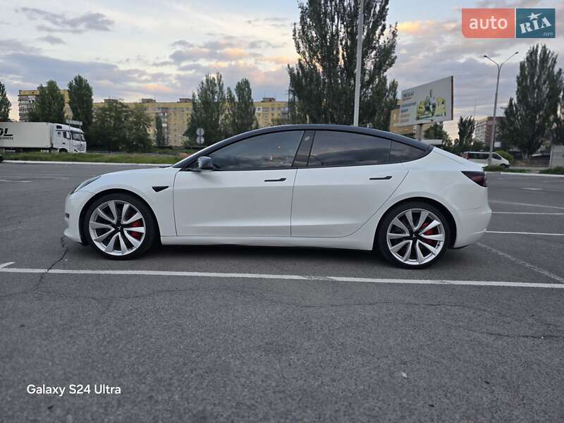 Tesla Model 3 (2019)