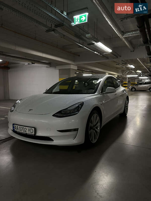 Tesla Model 3 (2019)