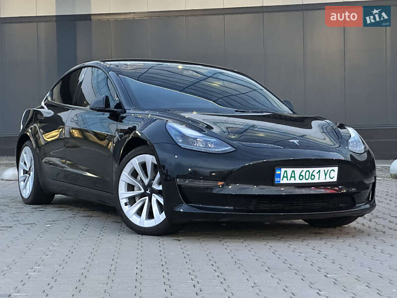Tesla Model 3 (2022)