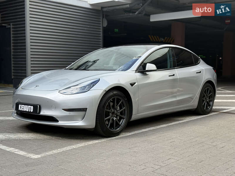 Tesla Model 3 (2018)