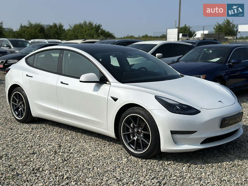 Tesla Model 3 (2021)