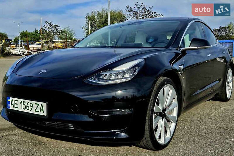 Tesla Model 3 (2019)