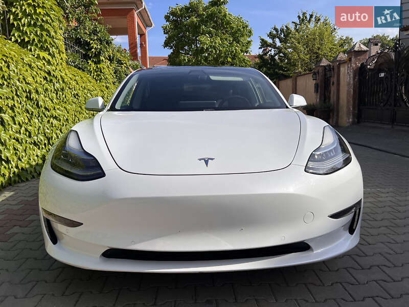 Tesla Model 3 (2018)