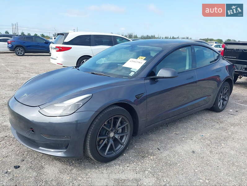 Tesla Model 3 (2022)