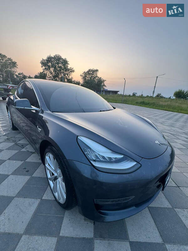 Tesla Model 3 (2018)