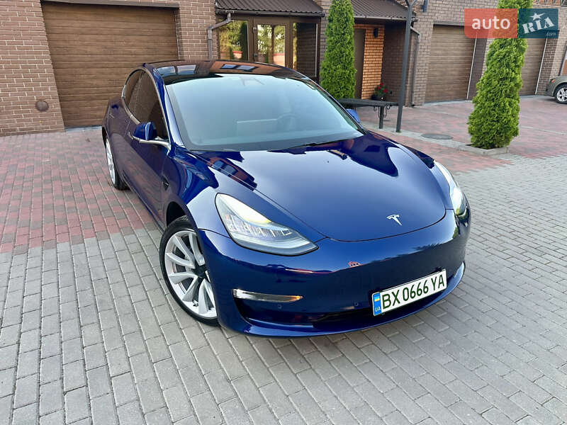 Tesla Model 3 (2018)