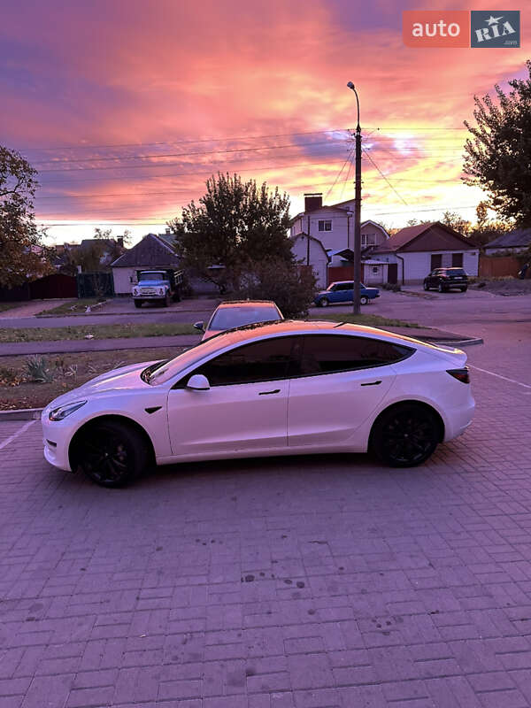 Tesla Model 3 (2019)